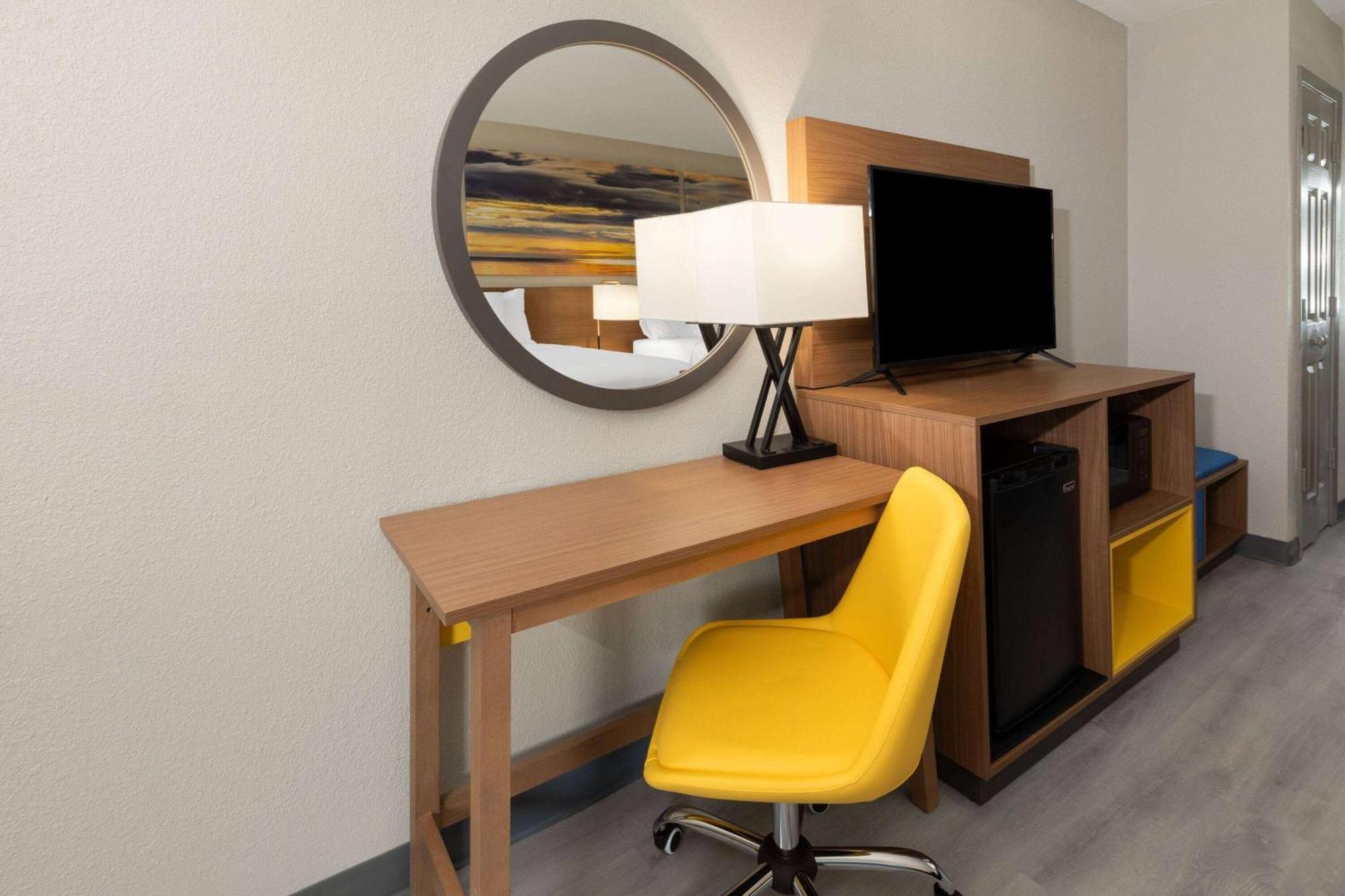 Days Inn & Suites By Wyndham Виксбърг Екстериор снимка